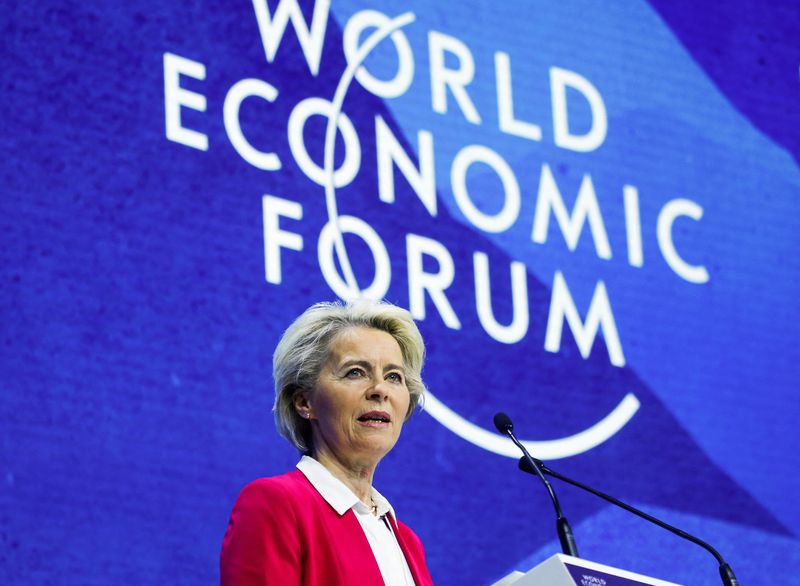 &copy; Reuters. رئيسة المفوضية الأوروبية أورسولا فون دير لاين تتحدث خلال مؤتمر لقادة الأعمال العالميين في دافوس بسويسرا يوم الثلاثاء. تصوير: أرند ويجمان - ر