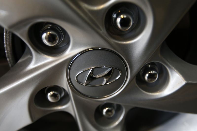 &copy; Reuters. FILE PHOTO: The logo of Hyundai Motor Co. is seen on a wheel of a car at a Hyundai dealership in Seoul January 22, 2015. REUTERS/Kim Hong-Ji 