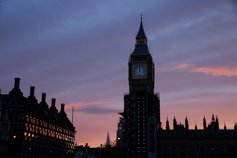 © Reuters. A general view of the Houses of Parliament at dawn in London, Britain, January 19, 2022. REUTERS/John Sibley