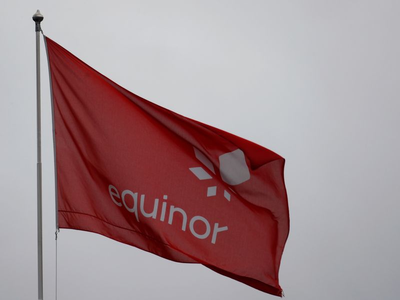 &copy; Reuters. Equinor's flag flutters next to the company's headqurters in Stavanger, Norway December 5, 2019. REUTERS/Ints Kalnins/File Photo