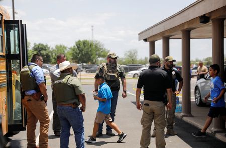 Minutes before school attack, Texas gunman sent online warning By Reuters
