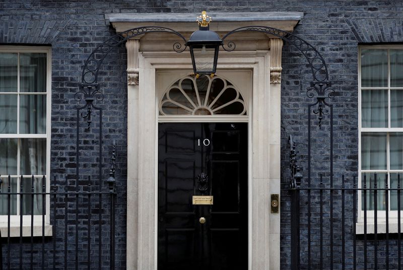 © Reuters. FILE PHOTO: The door of 10 Downing Street in London as the spread of the coronavirus disease (COVID-19) continues, London, Britain, April 6, 2020. REUTERS/Peter Nicholls/File Photo