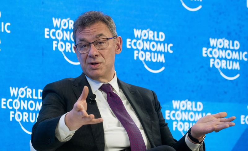 © Reuters. Albert Bourla, CEO of Pfizer gestures during a discussion at the World Economic Forum (WEF) in Davos, Switzerland May 25, 2022. REUTERS/Arnd Wiegmann