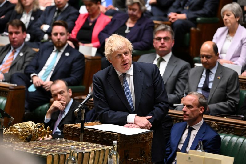 © Reuters. British Prime Minister Boris Johnson speaks during his statement on the Sue Gray Report, at the House of Commons, in London, Britain, May 25, 2022. UK Parliament/Jessica Taylor/Handout via REUTERS 
