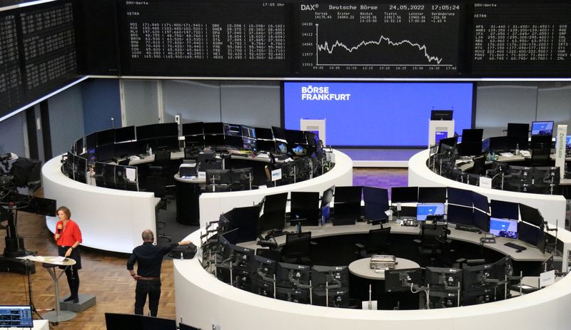 &copy; Reuters. رسم توضيحي لمؤشر أسعار الأسهم الألمانية (داكس) في بورصة فرانكفورت بألمانيا يوم الثلاثاء. تصوير: رويترز.