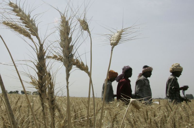 &copy; Reuters. Trabalhadores em Bhartpur 
10/04/2008
REUTERS/Ajay Verma 