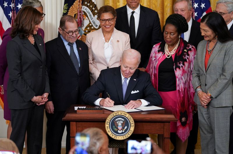 Biden signs police order on second anniversary of George Floyd's death