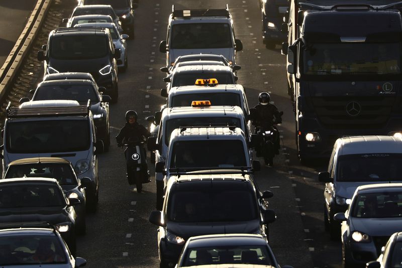 &copy; Reuters. FILE PHOTO: Vehicles sitting in traffic approach the Blackwall Tunnel, as Britain will ban the sale of new petrol and diesel cars and vans from 2030, five years earlier than previously planned, in London, Britain, November 18, 2020. REUTERS/Simon Dawson