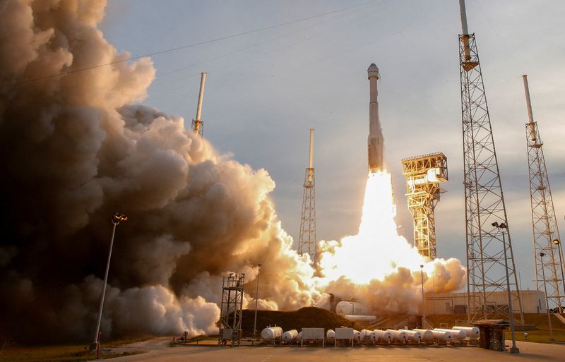 &copy; Reuters. إطلاق الكبسولة ستارلاينر غير المأهولة التابعة لبوينج على متن صاروخ أطلس من قاعدة  كيب كنافيرال الأمريكية في فلوريدا يوم 19 مايو أيار 2022. تصوي