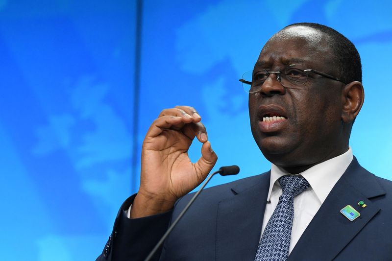 &copy; Reuters. Le président sénégalais Macky Sall (photo) a annoncé mercredi que onze nouveau-nés avaient péri dans l'incendie du service de néonatologie d'un hôpital de la ville de Tivaouane, située à environ 120 km à l'est de la capitale, Dakar. /Photo pris