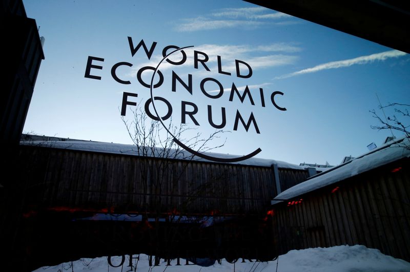 &copy; Reuters. El logotipo de la 50ª reunión anual del Foro Económico Mundial (FEM) en Davos