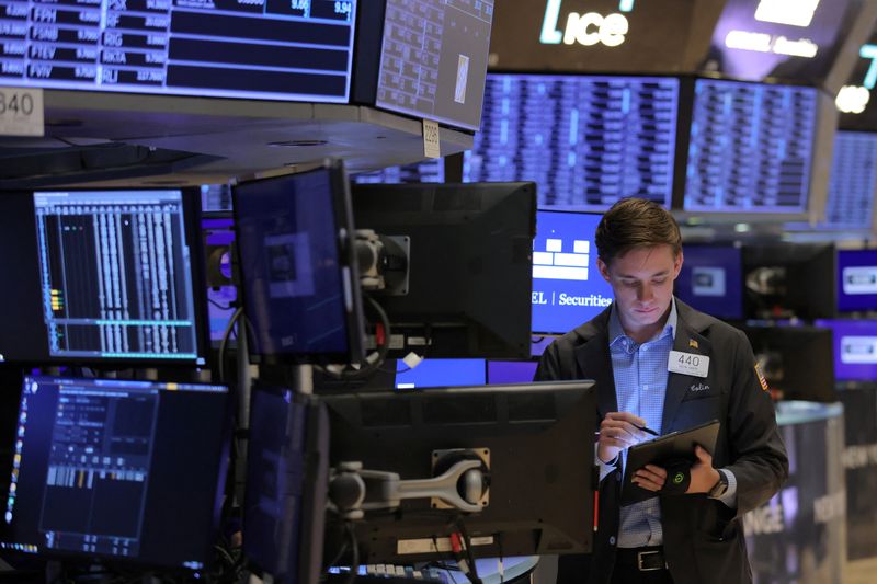 &copy; Reuters. FILE PHOTO: A trader works on the trading floor at the New York Stock Exchange (NYSE) in Manhattan, New York City, U.S., May 20, 2022. REUTERS/Andrew Kelly