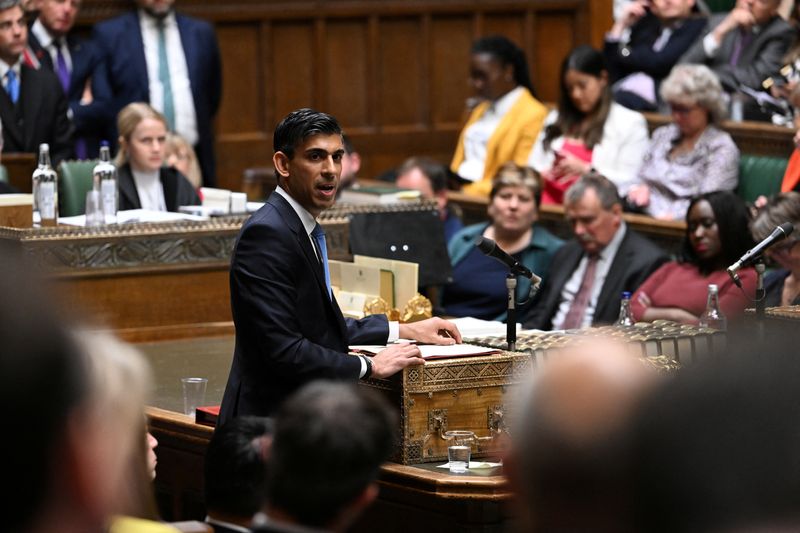 © Reuters. British Chancellor of the Exchequer Rishi Sunak delivers a statement at the House of Commons in London, Britain May 26, 2022. UK Parliament/Jessica Taylor/Handout via REUTERS 