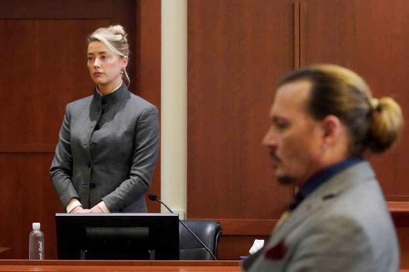 &copy; Reuters. FILE PHOTO: Actors Amber Heard and Johnny Depp watch as the jury leaves the courtroom at the end of the day at the Fairfax County Circuit Courthouse in Fairfax, Va., Monday, May 16, 2022. Steve Helber/Pool via REUTERS