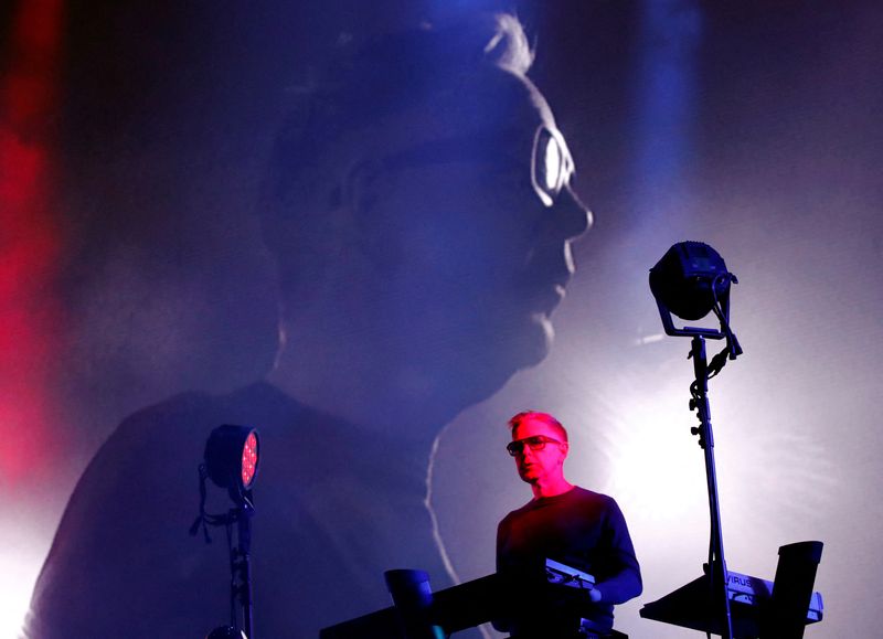 &copy; Reuters. Foto de Andrew Fletcher de Depeche Mode en el Paleo Festival en Nyon, Suiza 
Jul 17, 2018. REUTERS/Denis Balibouse/