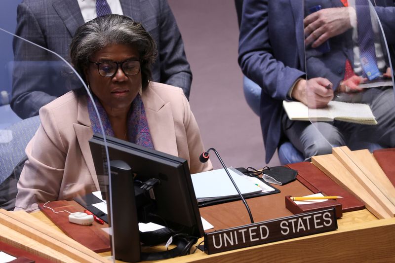 &copy; Reuters. السفيرة الأمريكية لدى الأمم المتحدة ليندا توماس جرينفيلد تلقي خطابا في جلسة لمجلس الأمن في مقر المنظمة بنيويورك يوم 19 من أبريل نيسان 2022. تصو