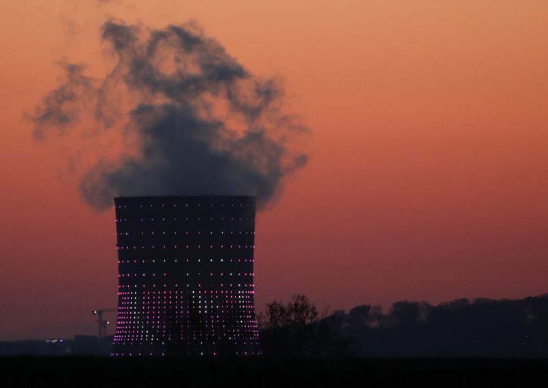 &copy; Reuters. Smoke billows from a chimney at a combined-cycle gas turbine power plant in Drogenbos, Belgium April 27, 2021. REUTERS/Yves Herman/File Photo