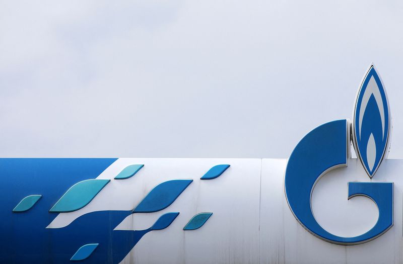 &copy; Reuters. Il logo Gazprom presso una stazione di servizio a Sofia, in Bulgaria. REUTERS/Spasiyana Sergieva