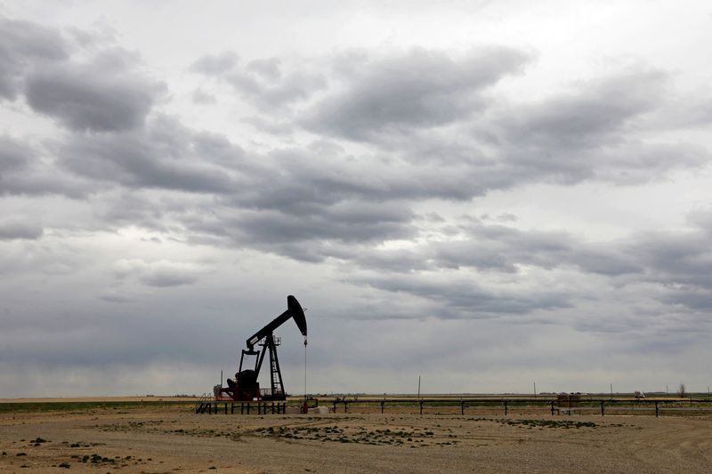 &copy; Reuters. Una pompa petrolifera a Granum, Alberta, Canada. REUTERS/Todd Korol