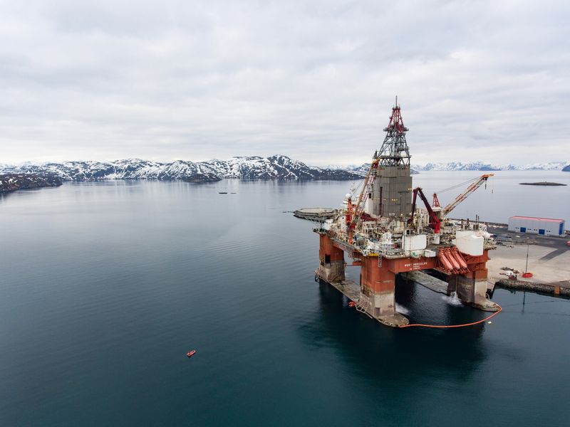&copy; Reuters. FOTO DE ARCHIVO: Plataforma petrolera de Equinor cerca de Hammerfest