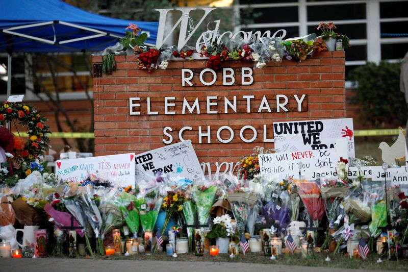 &copy; Reuters. Flowers, candles and signs are left at a memorial for victims of the Robb Elementary school shooting, three days after a gunman killed nineteen children and two teachers, in Uvalde, Texas, U.S. May 27, 2022. REUTERS/Marco Bello