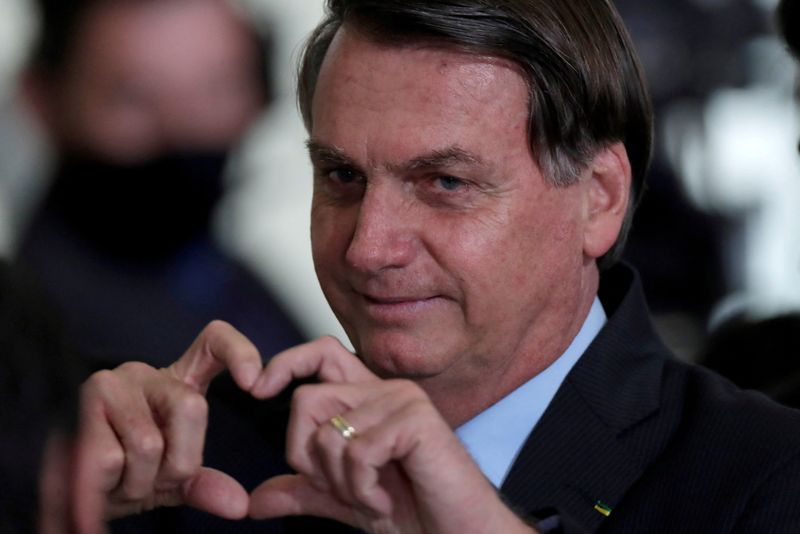 &copy; Reuters. Presidente Jair Bolsonaro gesticula durante cerimônia no Palácio do Planalto
30/09/2020 REUTERS/Ueslei Marcelino