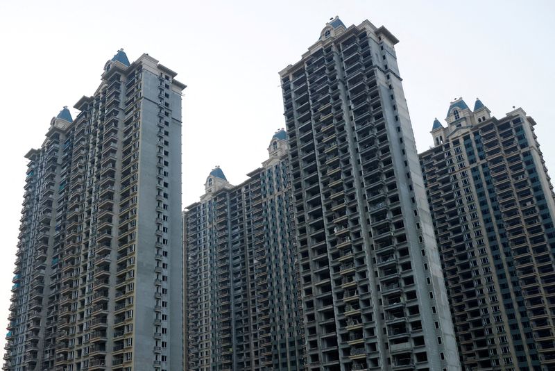 © Reuters. Edifícios residenciais inacabados em complexo habitacional desenvolvido pela Evergrande Group, em Luoyang, China
15/09/2021
REUTERS/Carlos Garcia Rawlins