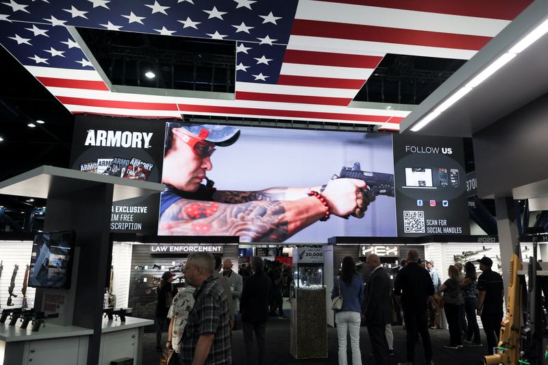 © Reuters. People visit the Springfield Armory booth during the National Rifle Association (NRA) annual convention in Houston, Texas, U.S. May 27, 2022. REUTERS/Shannon Stapleton