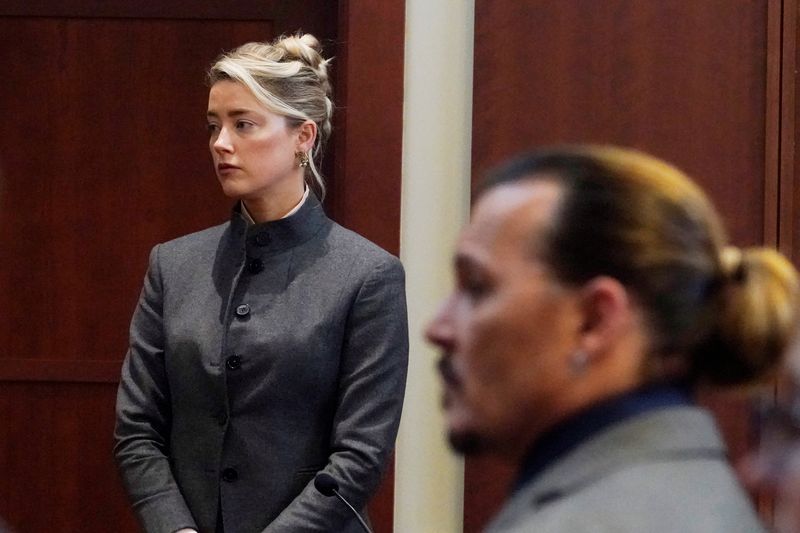 &copy; Reuters. Amber Heard e Johnny Depp em tribunal da Virgínia, EUA
16/05/2022
Steve Helber/Pool via REUTERS