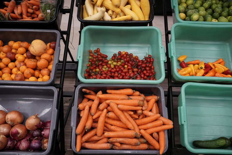 &copy; Reuters. FILE PHOTO: Vegetables and fruits are pictured after being restocked at The Community Assistance Center a local pantry that receives its donations from the Atlanta Community Food Bank, in Atlanta, Georgia, U.S. April 11, 2023.  REUTERS/Megan Varner