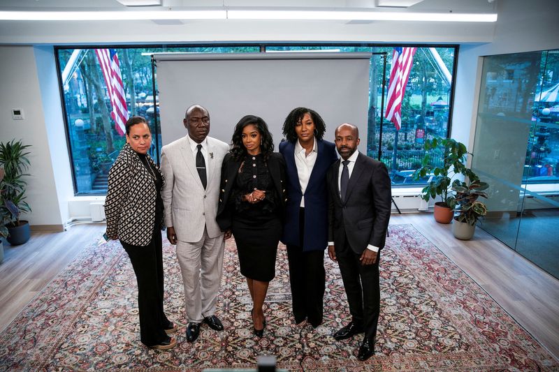 &copy; Reuters. FILE PHOTO: Attorney Ben Crump, Fearless Fund co-partners Arian Simone, Ayana Parsons, Lead counsel Mylan Denerstein and Co-Counsel Alphonso David pose for a picture at the end of a press conference in New York, U.S., August 10, 2023. REUTERS/Eduardo Muno