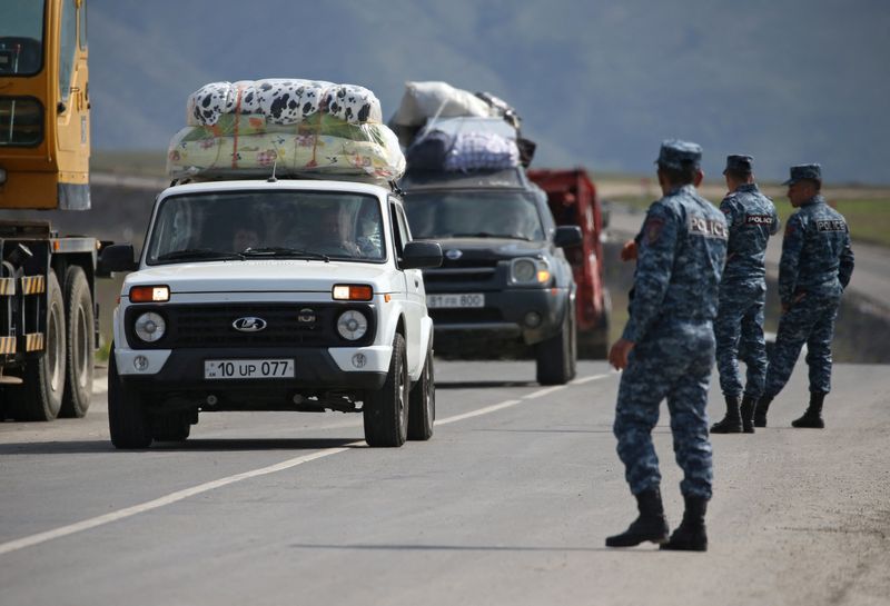 &copy; Reuters. Refugiados de Nagorno-Karabakh chegam em Kornidzor, na Armênia
29/9/2023 REUTERS/Irakli Gedenidze