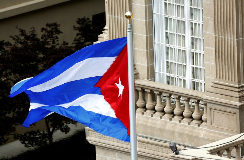 &copy; Reuters. FILE PHOTO: The Cuban flag flutters in the wind after being raised at the Cuban Embassy reopening ceremony in Washington July 20, 2015. REUTERS/Gary Cameron/File Photo