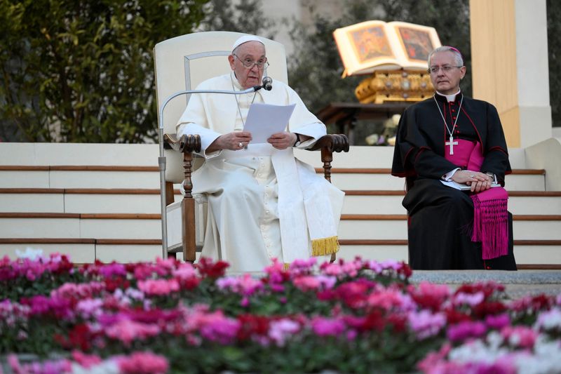 &copy; Reuters. Pope Francis leads an ecumenical prayer vigil in St. Peter's Square, at the Vatican, September 30, 2023. Vatican Media/­Handout via REUTERS     