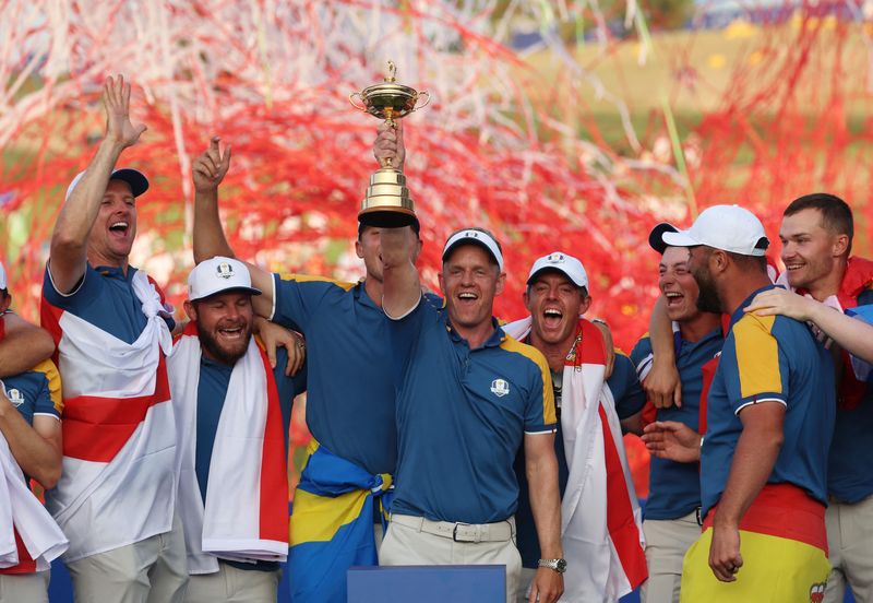 &copy; Reuters. Golf - The 2023 Ryder Cup - Marco Simone Golf & Country Club, Rome, Italy - October 1, 2023 Team Europe captain Luke Donald celebrates with the trophy and his team during the presentation after winning the Ryder Cup REUTERS/Phil Noble