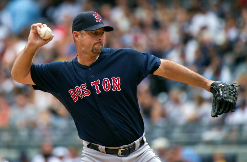&copy; Reuters. FILE PHOTO: Boston Red Sox starting pitcher Tim Wakefield throws a pitch to the New York Yankees in the first inning of their MLB American League baseball game at Yankee Stadium in New York September 25, 2011. REUTERS/Ray Stubblebine/File Photo