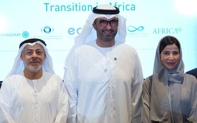 &copy; Reuters. FILE PHOTO: COP28 President Sultan Al Jaber poses for a photograph with delegates from the UAE after a news conference following his announcement that the UAE was pledging $4.5 billion dollars to develop 15 GW of clean power in Africa by 2030, on the side