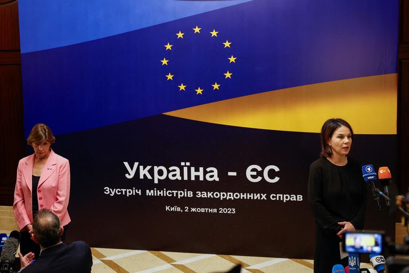 &copy; Reuters. French Minister for Europe and Foreign Affairs Catherine Colonna and German Foreign Minister Annalena Baerbock speak to the media before EU-Ukraine foreign ministers meeting, amid Russia's attack on Ukraine, in Kyiv, Ukraine October 2, 2023. REUTERS/Valen