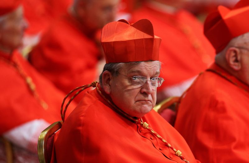 © Reuters. FILE PHOTO: Cardinal Raymond Leo Burke attends a consistory as Pope Francis elevates five Roman Catholic prelates to the rank of cardinal, at Saint Peter's Basilica at the Vatican, June 28, 2017. REUTERS/Alessandro Bianchi/File Photo