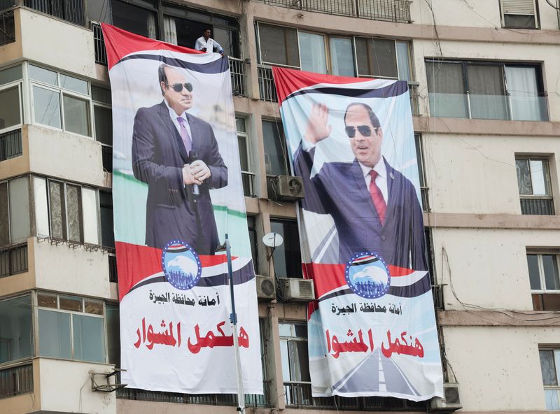 &copy; Reuters. A view shows huge posters of Egyptian President Abdel Fattah al-Sisi during a rally to back his candidacy in the presidential elections in December, at Al Galaa Square in the Dokki district of Giza, Egypt, October 2, 2023. REUTERS/Amr Abdallah Dalsh/File 