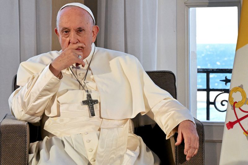 &copy; Reuters. FILE PHOTO: Pope Francis looks on as he meets with French President Emmanuel Macron (not pictured) at the Palais du Pharo, on the occasion of the Mediterranean Meetings (MED 2023), in Marseille, France September 23, 2023.   Andreas Solaro/Pool via REUTERS