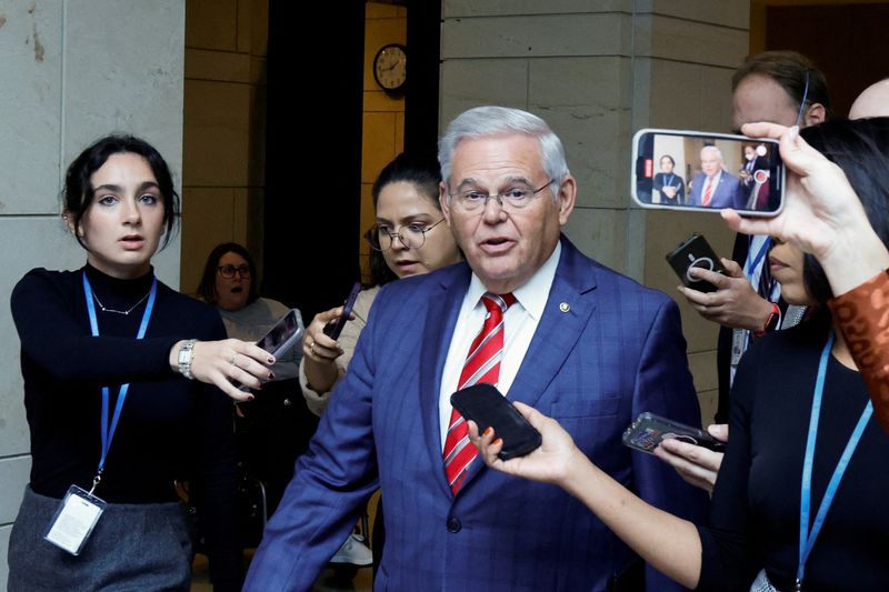 © Reuters. FILE PHOTO: U.S. Senator Robert Menendez (D-NJ) is trailed by reporters after departing the Senate Democratic Caucus, following his recent arraignment on corruption charges, at the U.S. Capitol in Washington, U.S., September 28, 2023. REUTERS/Jonathan Ernst/File Photo