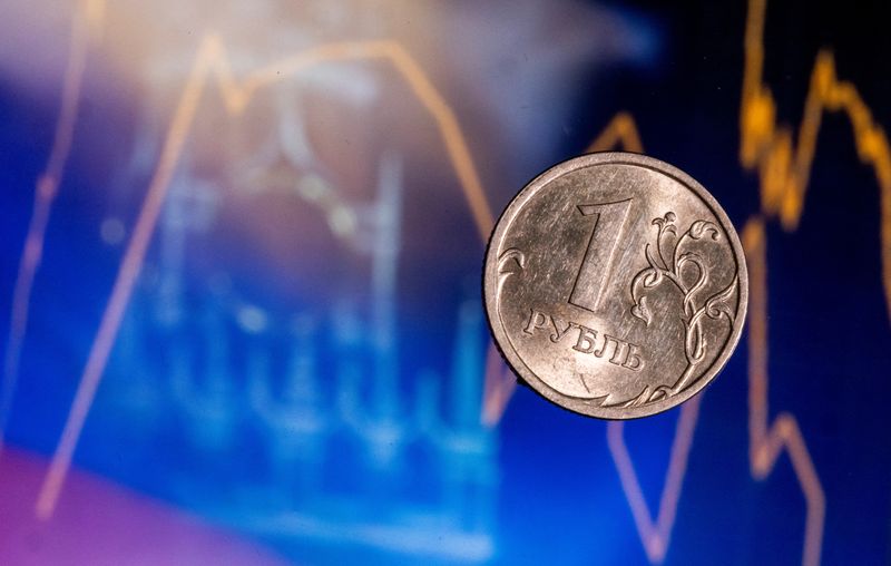 &copy; Reuters. A view shows a Russian one rouble coin in front of a screen displaying the Spasskaya tower of the Moscow Kremlin in this illustration picture taken August 22, 2023. REUTERS/Maxim Shemetov/Illustration/File photo