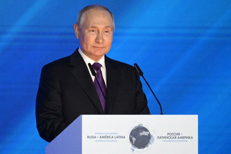 &copy; Reuters. الرئيس الروسي فلاديمير بوتين يتحدث خلال افتتاح المؤتمر البرلماني الدولي بين روسيا وأمريكا اللاتينية في موسكو يوم 29 سبتمبر أيلول 2023. صورة لر