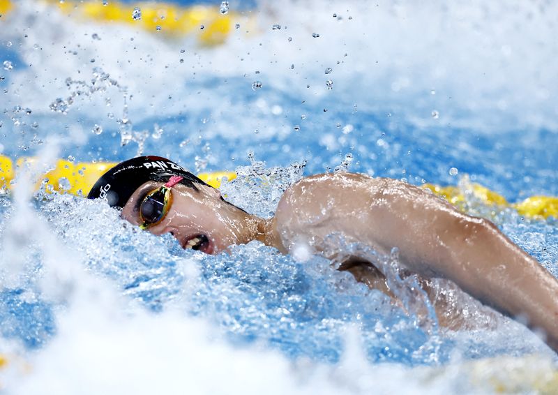 &copy; Reuters. الصيني بان شونلي الذي حطم الرقم القياسي العالمي في سباق 100 متر حرة ضمن بطولة العالم للسباحة في الدوحة يوم الأحد. تصوير: كلودا كيلكوين - رويترز