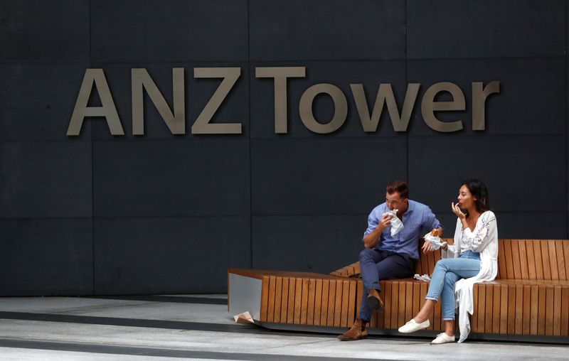 &copy; Reuters. FILE PHOTO: Office workers eat lunch in front of an ANZ Banking corporation tower in central Sydney, Australia February 20, 2018. REUTERS/Daniel Munoz/File Photo