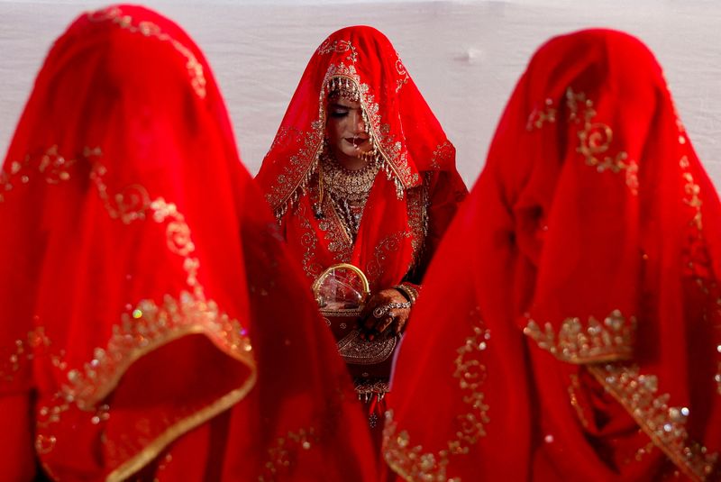 © Reuters. FILE PHOTO: Muslim women are seen during a mass marriage ceremony, in which, 51 Muslim couples took their wedding vows, in Mumbai, India, January 14, 2024. REUTERS/Francis Mascarenhas/File Photo