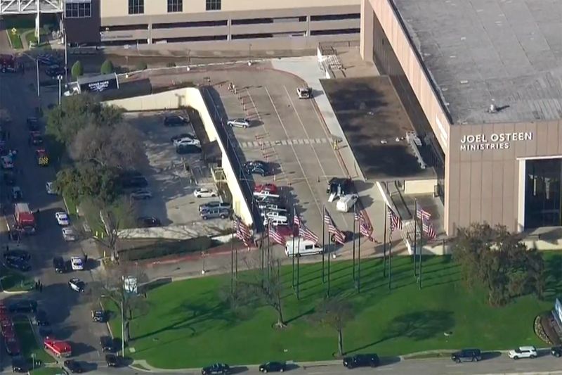 &copy; Reuters. Vista aérea de la iglesia Lakewood del evangelista Joel Osteen tras un tiroteo en Houston, Texas, en esta imagen tomada de un video
Feb 11, 2024 
 Courtesy ABC affiliate KTRK via REUTERS