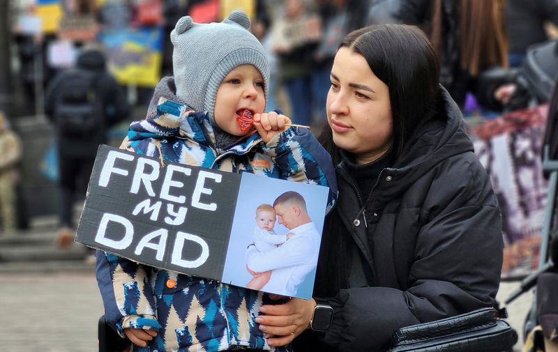 Ukrainian family hopes for father's return from Russian captivity