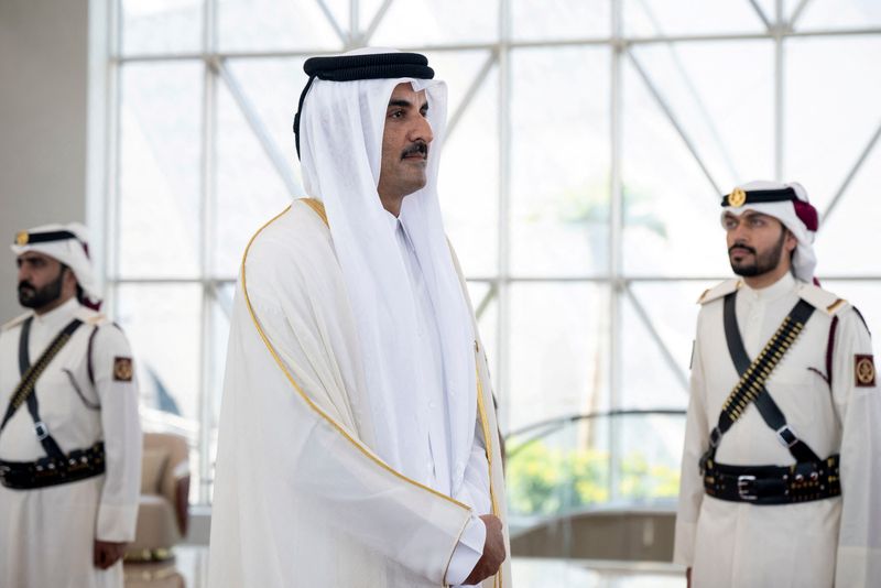 © Reuters. أمير قطر الشيخ تميم بن حمد في الدوحة في الخامس من ديسمبر كانون الأول 2023. صورة لرويترز من الديوان الرئاسي الإماراتي.